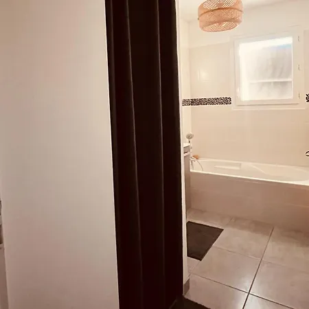Alojamento de Acomodação e Pequeno-almoço Au Petit Prades - Chambre D'hotes